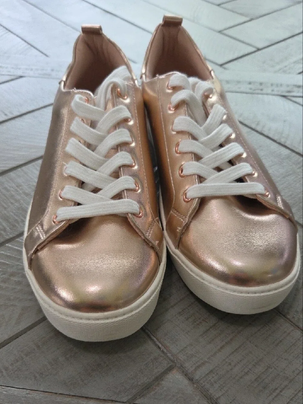 Aldo Rose Gold Metallic Lace-Up Sneakers NWOB Women's Size 8.5